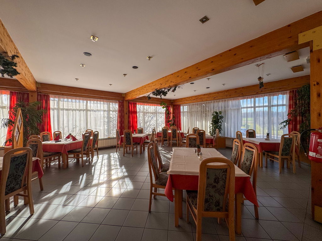 10tgjzdkex-4032x30246882674109667__68f1e952aa0be