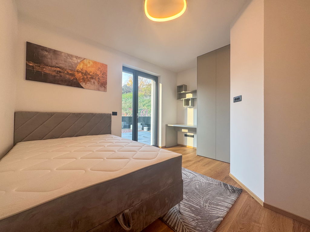 12__tl7PIjzu-4032x3024