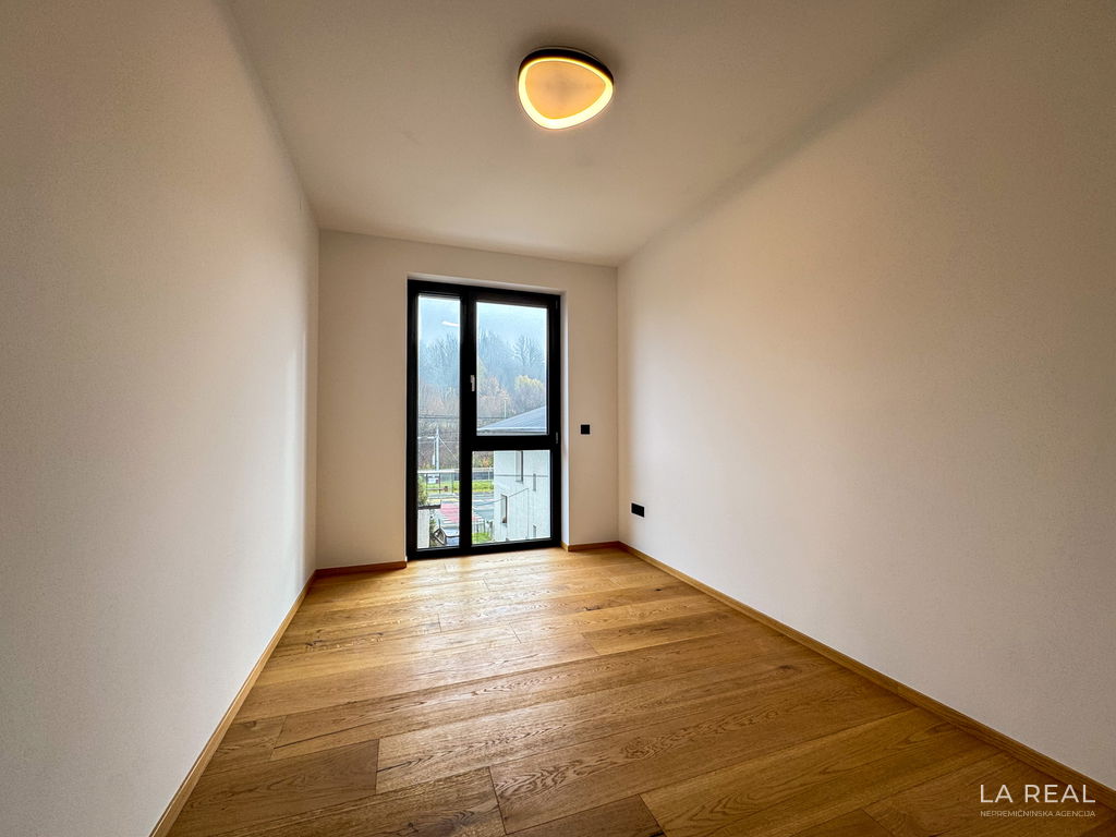 14vmekchwo-4032x3024__69516ea872c99