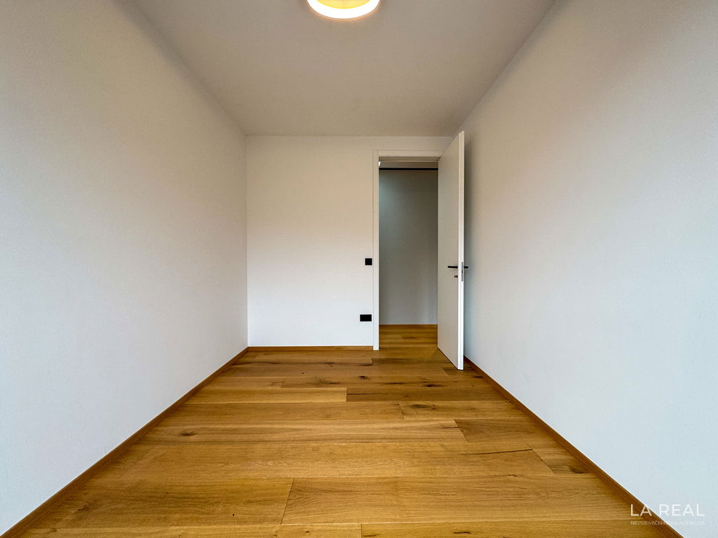 157js37ucu-4032x3024__69516ea961a23