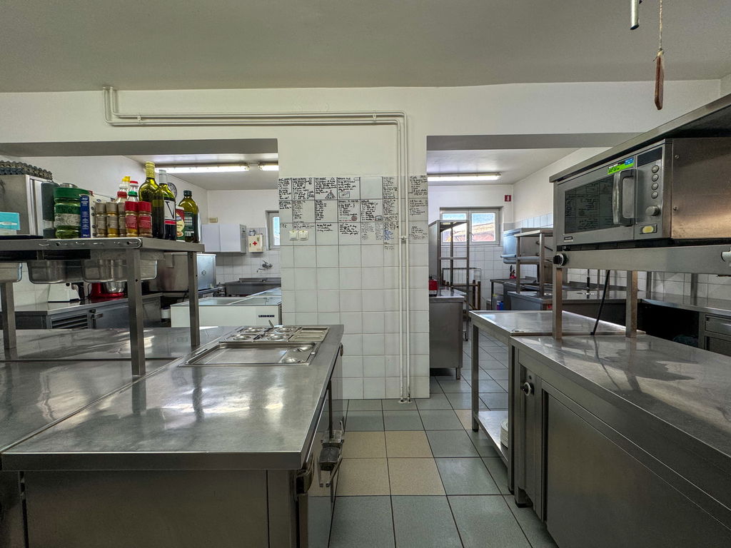 15leaahjx7-4032x30246882674b417a7__68f1e95984213