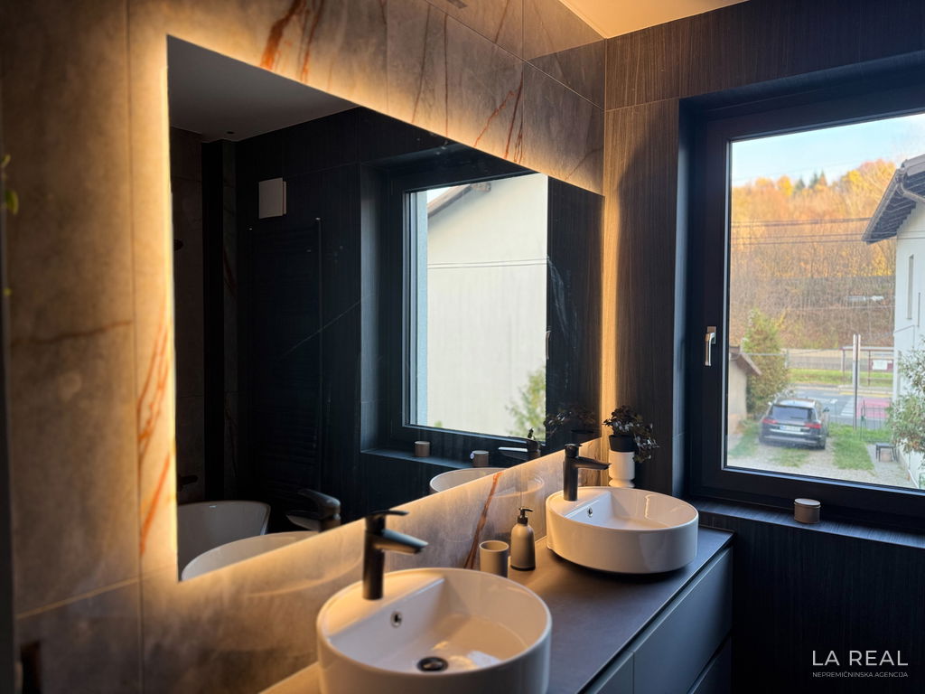 19c7iiu2kp-4032x3024__69516eae120a3