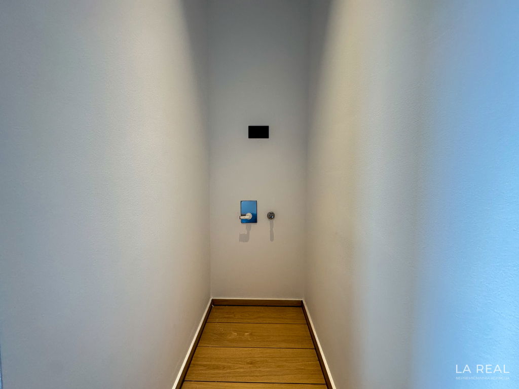 20wwr7u1vl-4032x3024__69516eaf03c3c