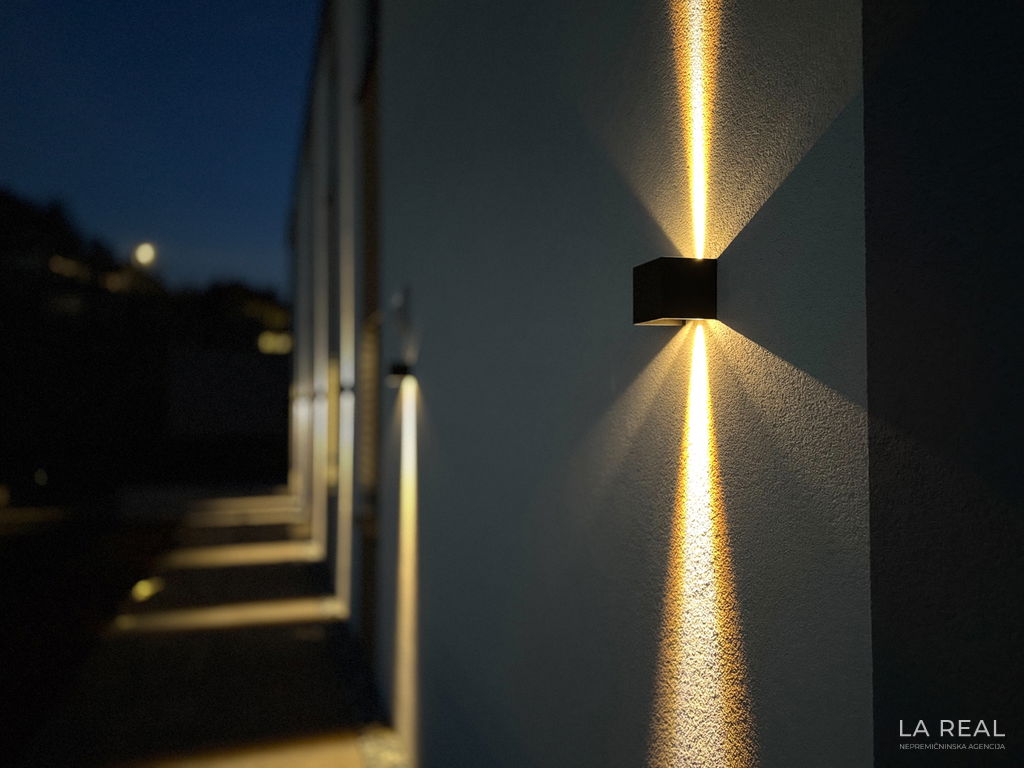 22sulnxjzt-4032x3024__69516eb119d08