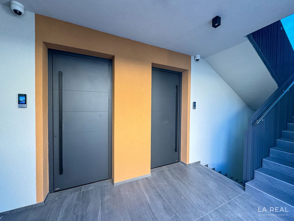 25llhoetos-4032x3024__695b82f993b86