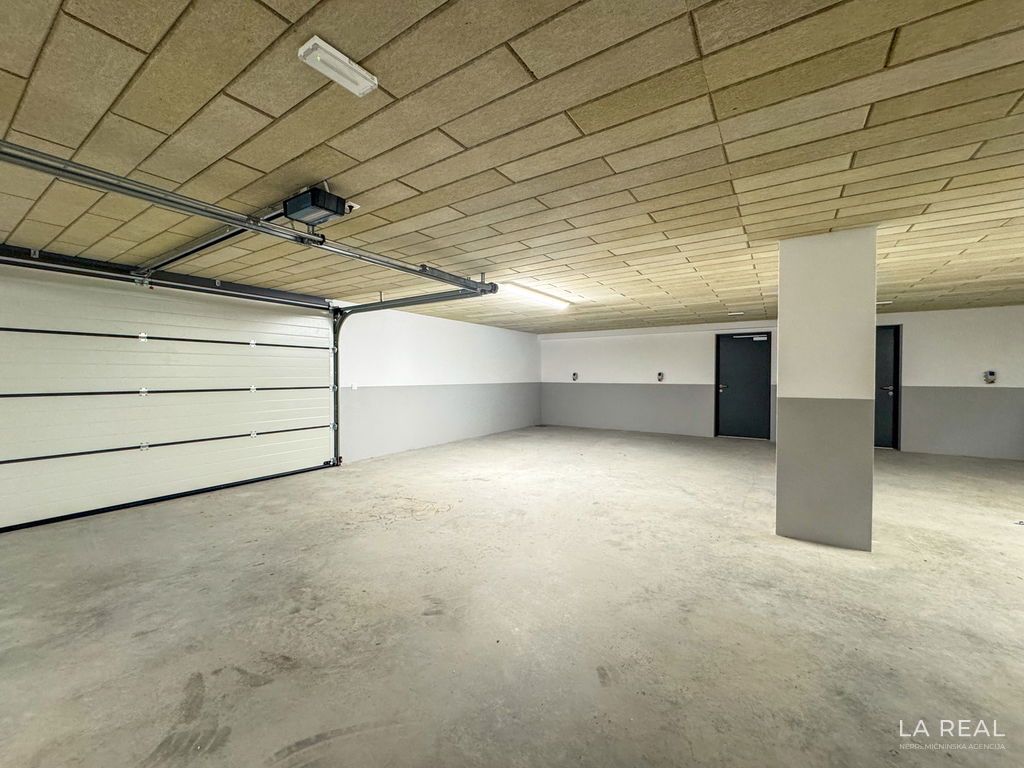 25mcrycxb1-4032x3024__69516eb5ad2c5