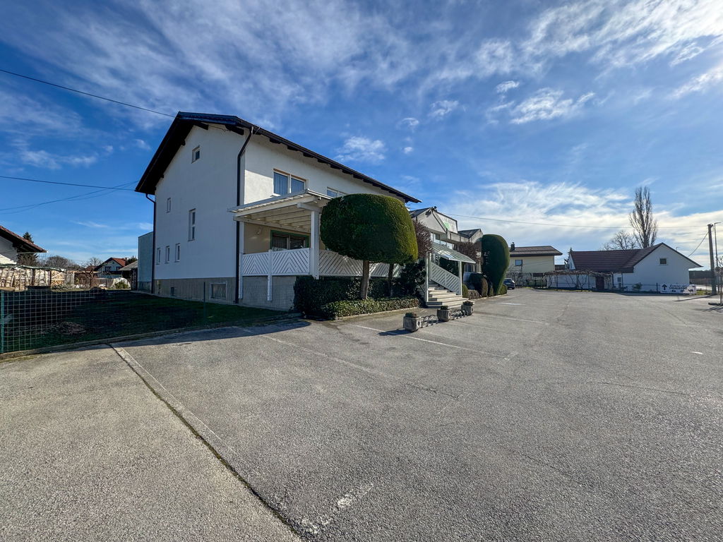 2ylhao44j-4032x302468826733cf29b__68f1e94c48c32