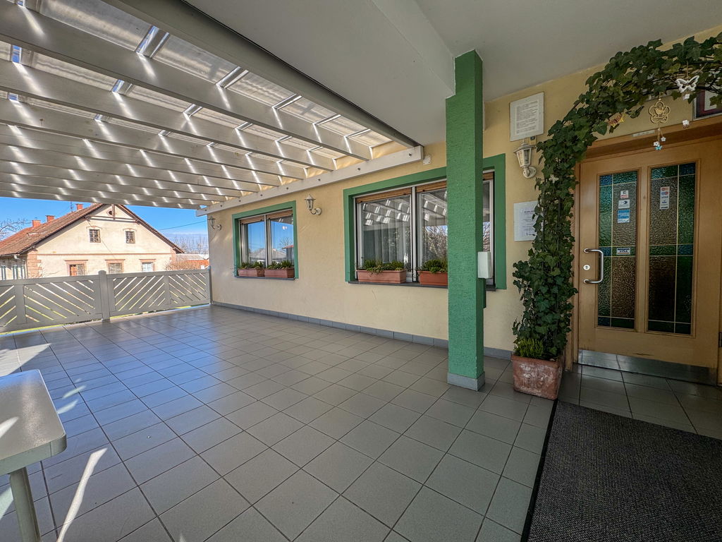 4t8ioeaqd-4032x3024688267373c4ba__68f1e94dc8252