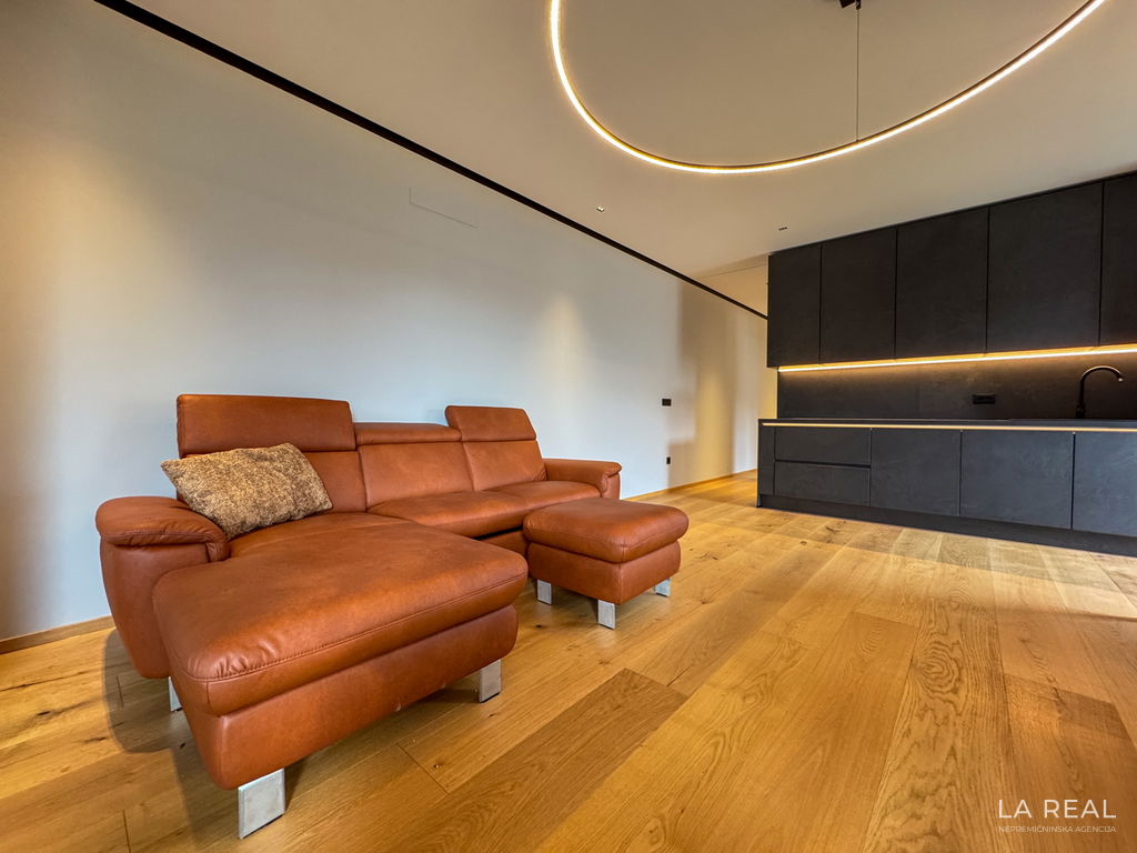 6xc8m11bk-4032x3024__69516e9f3569e