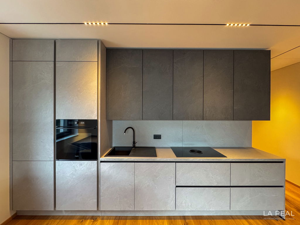 72swsgcya-4032x3024__695b82dd354aa