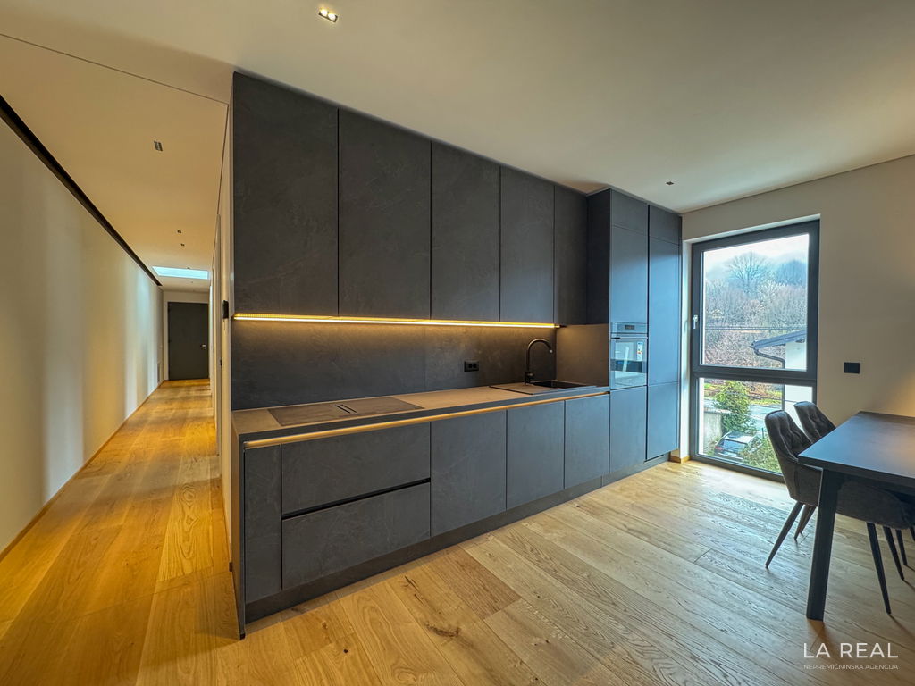 7ry250cbz-4032x3024__69516ea0eaefd